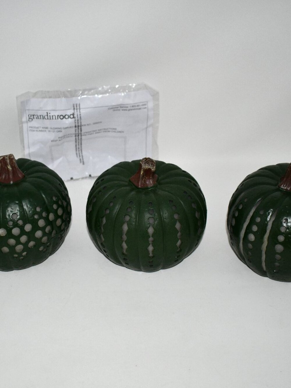 Grandinroad Glowing Carved Pumpkins Set of 3 – Green – Item #181121 GRN NIB